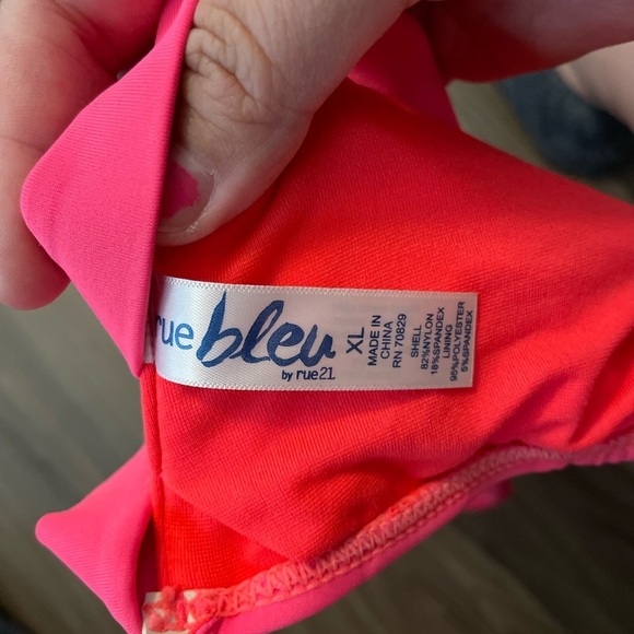 Rue21 Pink Lace Bikini Top with Scalloped Edges and strappy back size XL - Picture 4 of 4